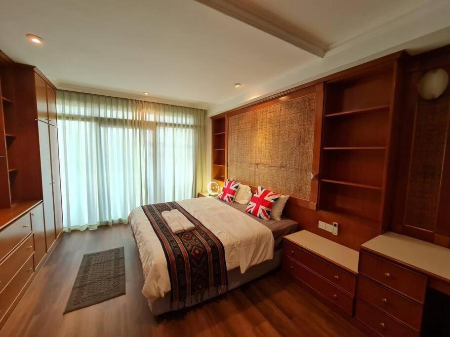 Lovely Waterfront Riverbank Suite With Pool A2 쿠칭 외부 사진