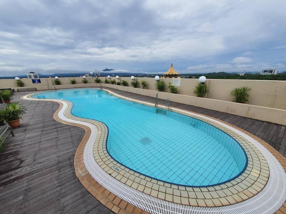 Lovely Waterfront Riverbank Suite With Pool A2 쿠칭 외부 사진